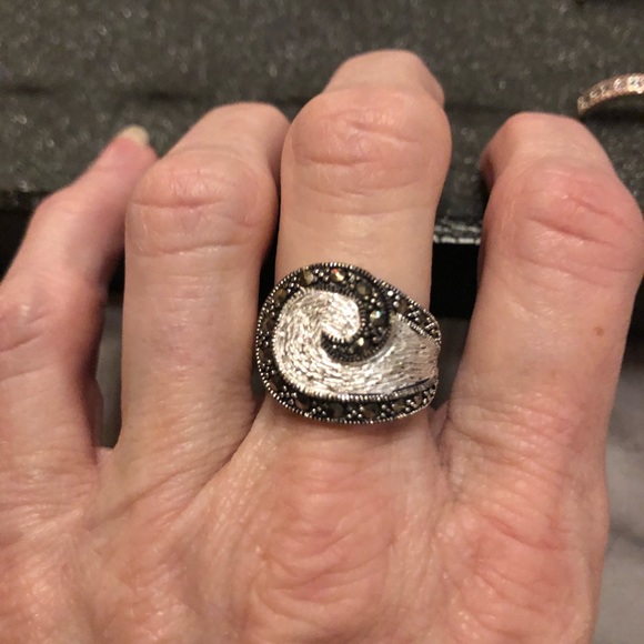 Gorgeous Marcasite ring size 7 - Picture 8 of 14